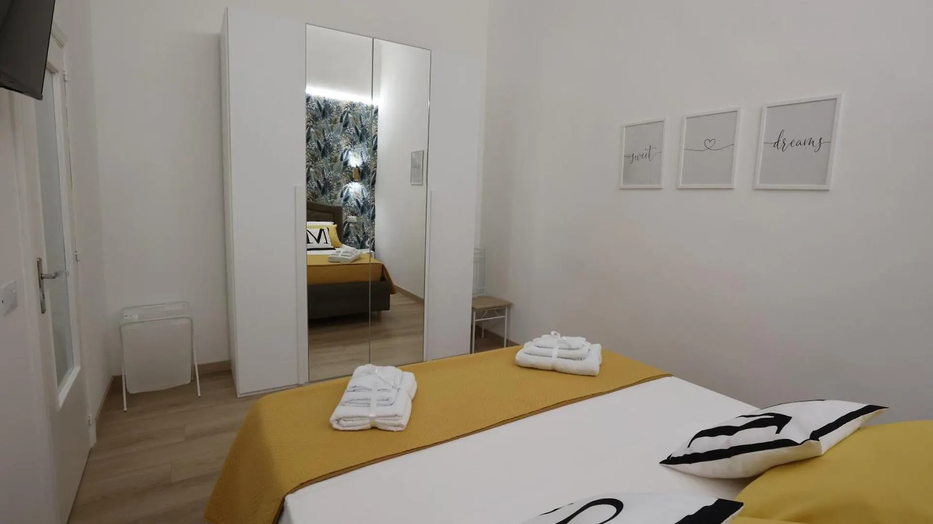 Maison Sara Bari Apartment